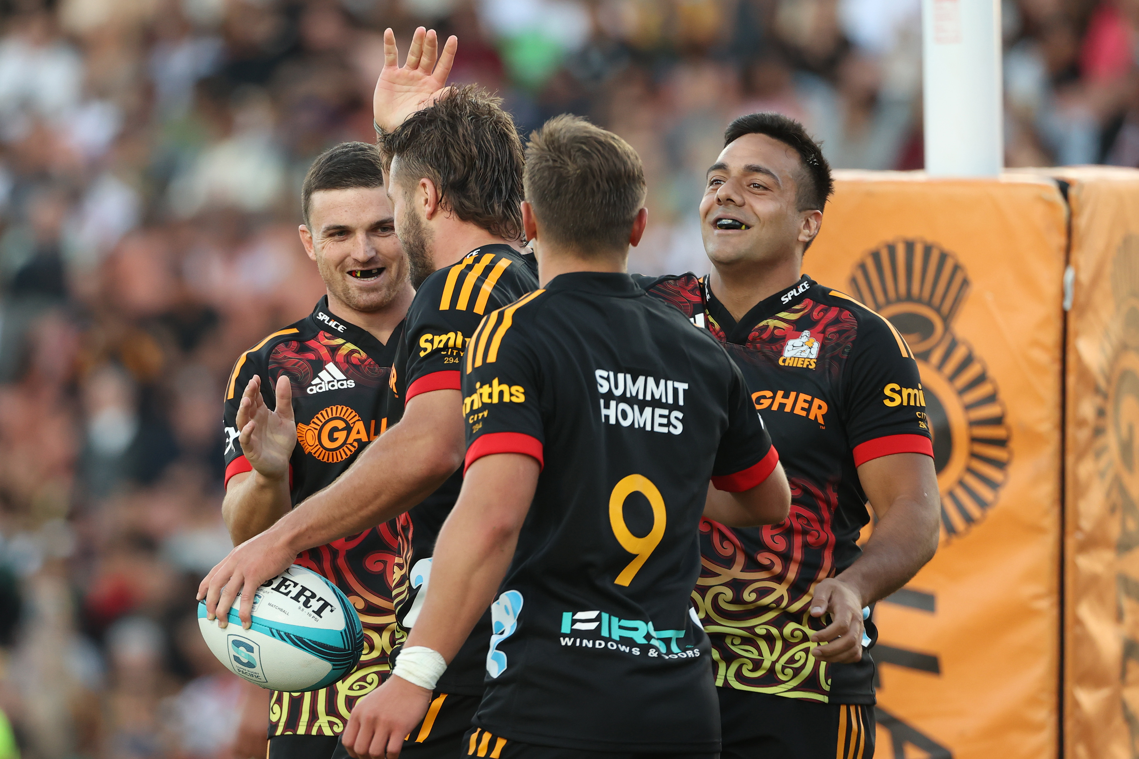 Hurricanes face Super Rugby litmus test against Chiefs