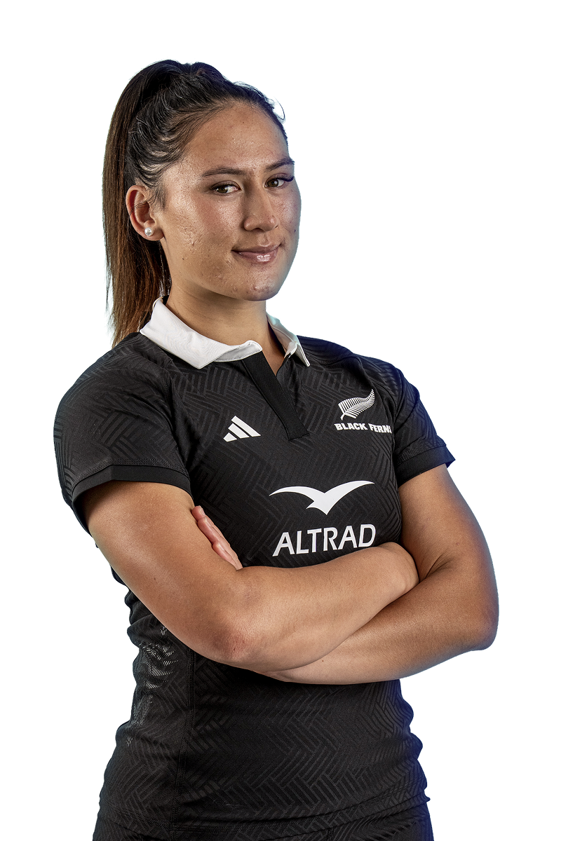 Hollyrae Mete-Renata Portrait