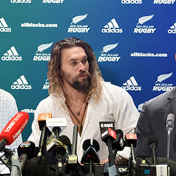 Dwayne Johnson and Jason Momoa 1566174562
