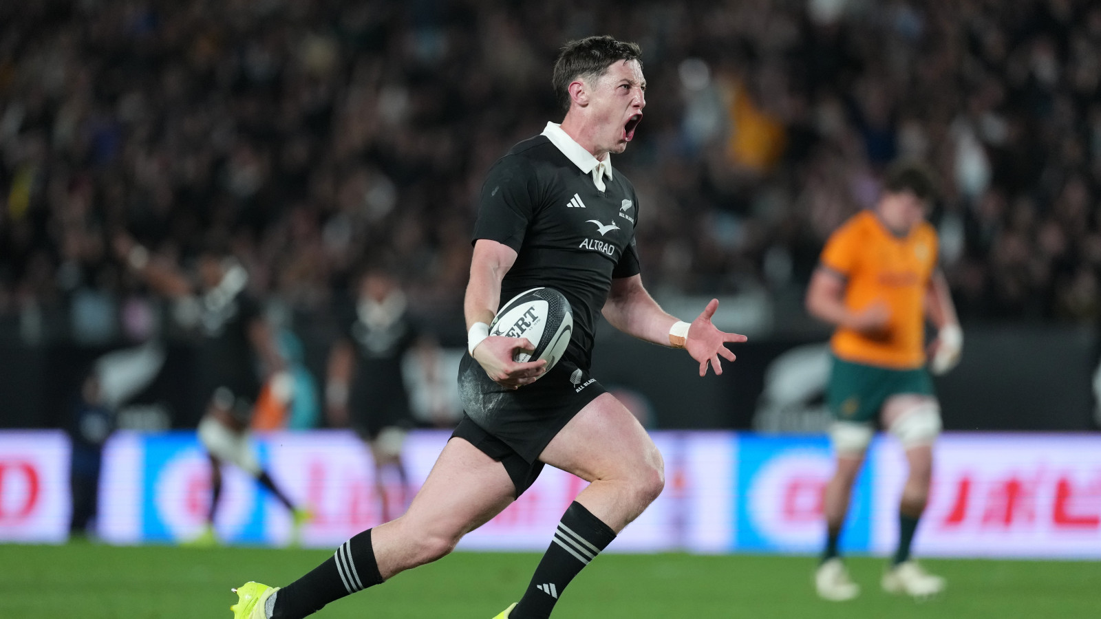 Cam Roigard recommits to New Zealand Rugby until 2029