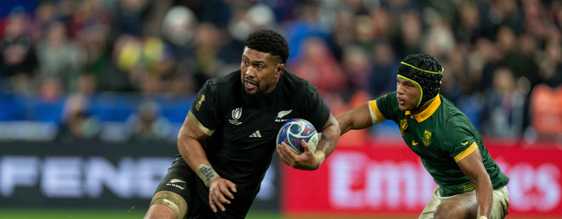 Rugby: Richie Mo'unga or Dan Carter? Former All Blacks and Black